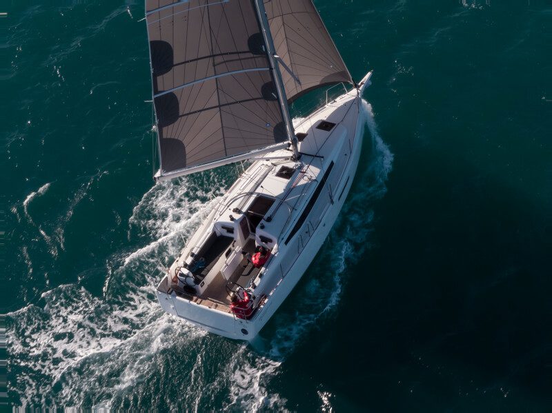 380 sailing